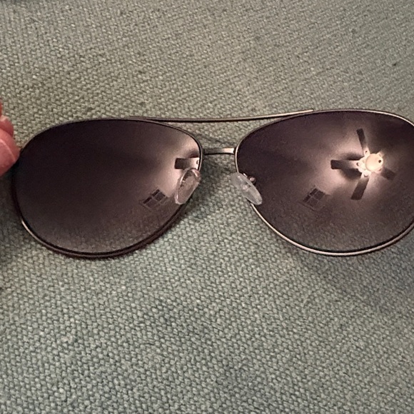 Kenneth Cole Black/ Dark Gray Aviator Gradient Shades main image 11